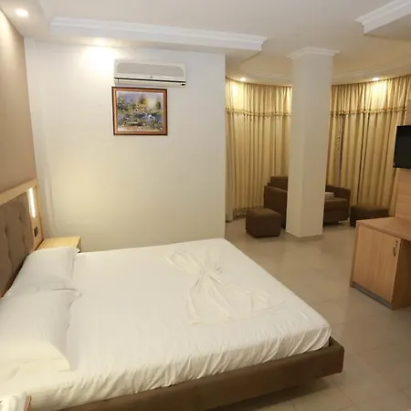 Albatros Hotell 3*